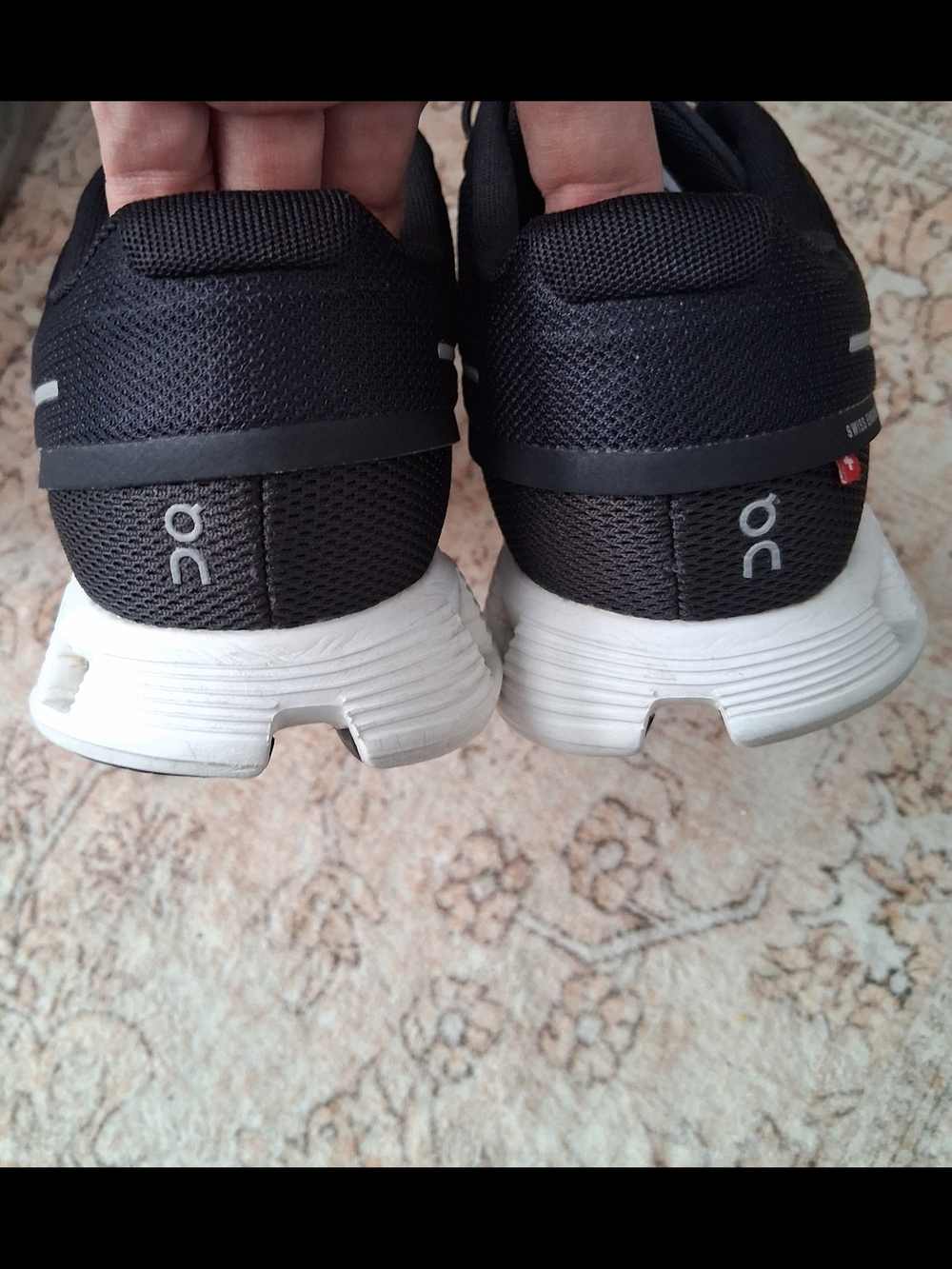 On Cloud 6 Black Athletic Shoe with White Sole  Womens Sz 8 - Picture 5 of 12